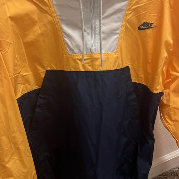 Nike Two-Tone Yellow and Black Jacket - Picture 1 of 4
